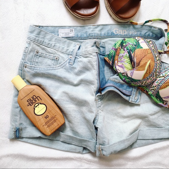 GAP 1969 Light Wash Sexy Boyfriend Denim Shorts - Picture 2 of 8